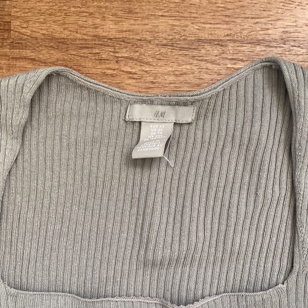 H&M Top - Picture 2 of 3